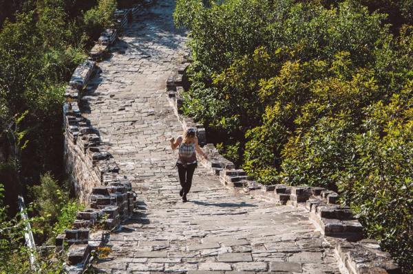 NOT REAL LIFE: this photo took 30 minutes to take. No seriously, I ran up and down for 30 minutes waiting for people to take their photos and leave. Trying to get a solo photo on the Great Wall of China is very difficult, there is a lot of people. LOL. Sooo going back to the Instagram being fake, sometimes photography takes time. And patience. Hope you enjoy regardless! #themoreyouknow #china 